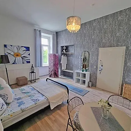 Kleines Gemuetliches In Zentrum Wlan 20,6m2 Apartment *